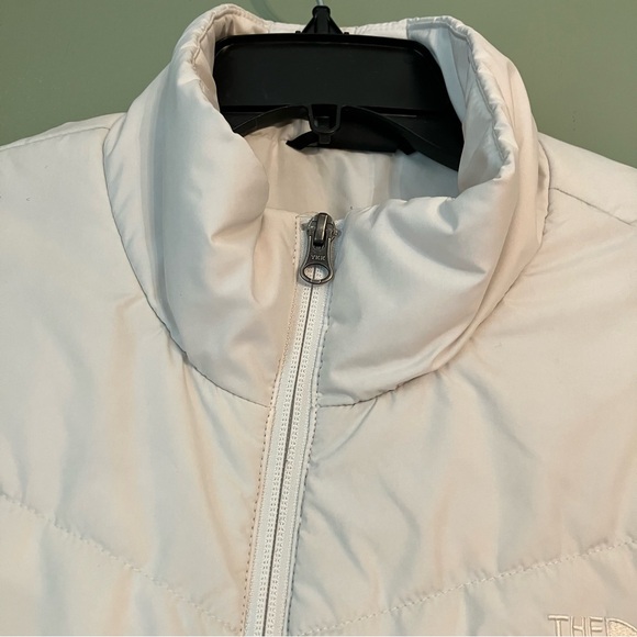 The North Face- Tamburello Jacket in TNF White. EUC. Has small flaw. Size XL. - Picture 5 of 15